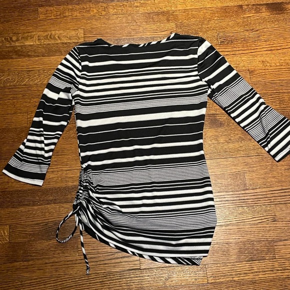 Black and white fitted striped top - Picture 5 of 6